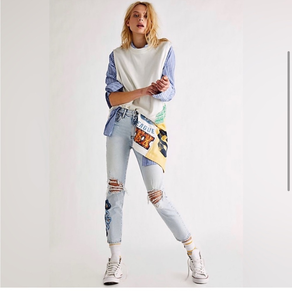 Free people x Driftwood Gizelle floral embroidered blue jeans distressed 27